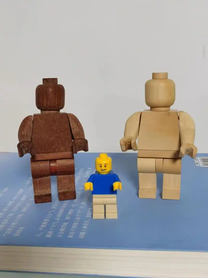 乐高人仔木头人,纯手工打造.花梨配黄杨. - 抖音