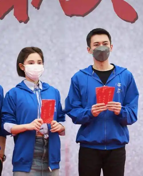 刘学义探班杨紫《长相思》剧组,带上了香甜奶茶,粉丝有点担心_邓为