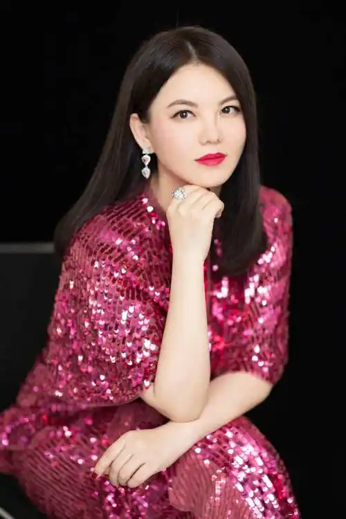 盘点直播带货10位明星翻车现场:曾志伟卖假货,李湘一件没卖出去_网友