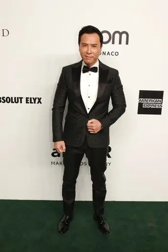 甄子丹夫妇接受amfar致歉离场风波终平息,为汪圆圆庆生心情大好_歧视