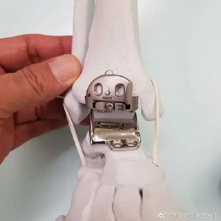 战神戴假肢这画面我可不敢想象巴蒂斯图塔的踝关节到底怎么了