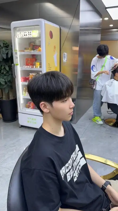 男生少年感自然碎盖,无需打理学生党必备发型