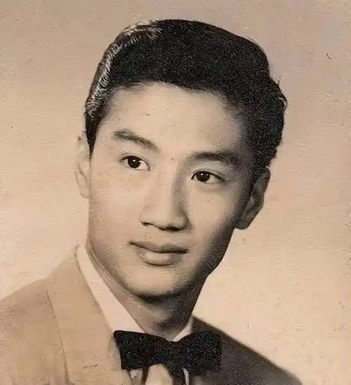 谢贤年轻时的长相也真是风流倜傥,一表人才,难怪能有那么多美女都对他