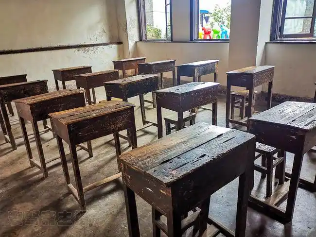 正在建的公园,曾经是法国仁爱医院旧址,后来又是重庆中医学校的门诊部