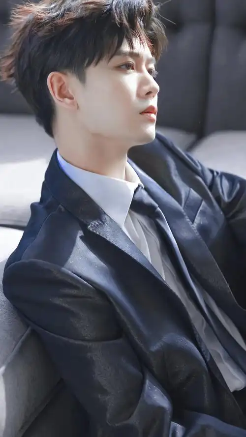 现代周生辰任嘉伦美图楼多图