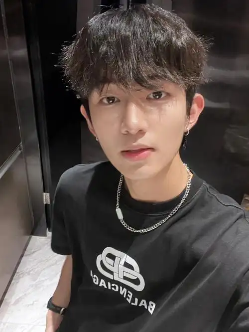 男生素颜这样是不是很顶