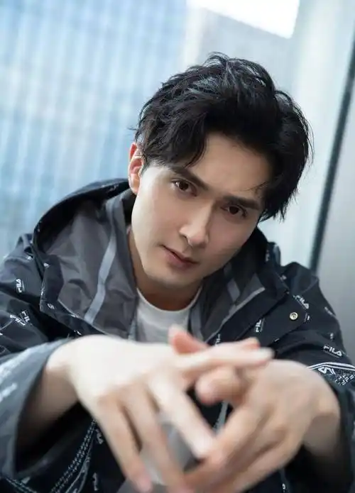 "帝君"高伟光:29岁毕业被称"中戏之耻",今遇杨幂逆袭翻盘_朋友_发展_