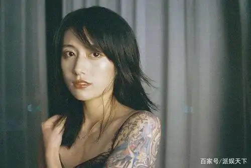 黑尾酱淡出贵圈,因发"东亚病夫"视频被网络暴力,活该被骂