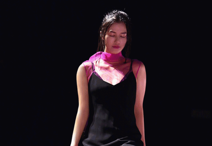 原创经典流行单品,看谭维维怎样巧妙搭配"牛仔裤",时髦又高级