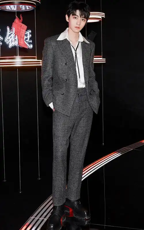 明星颜值高比例不好是硬伤,这几位男明星的全身照比例太完美!