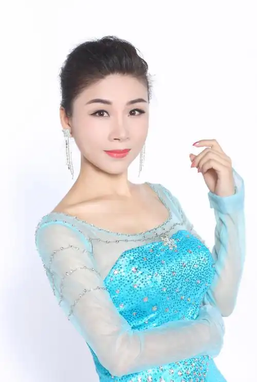 李琦,华语女歌手,代表作品:《盛世花开》