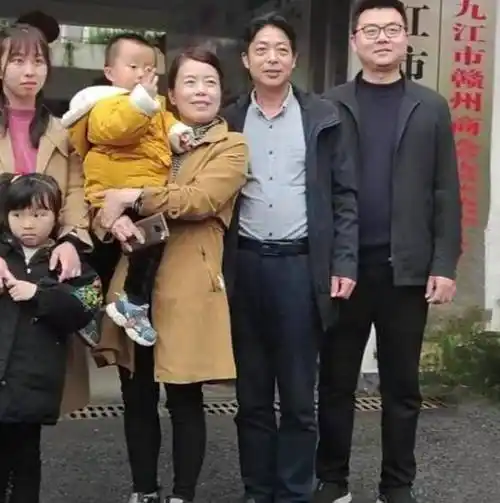 田静晒姚爸郭威合照 祖孙3人共用1张脸虽然如今许敏和姚爸已