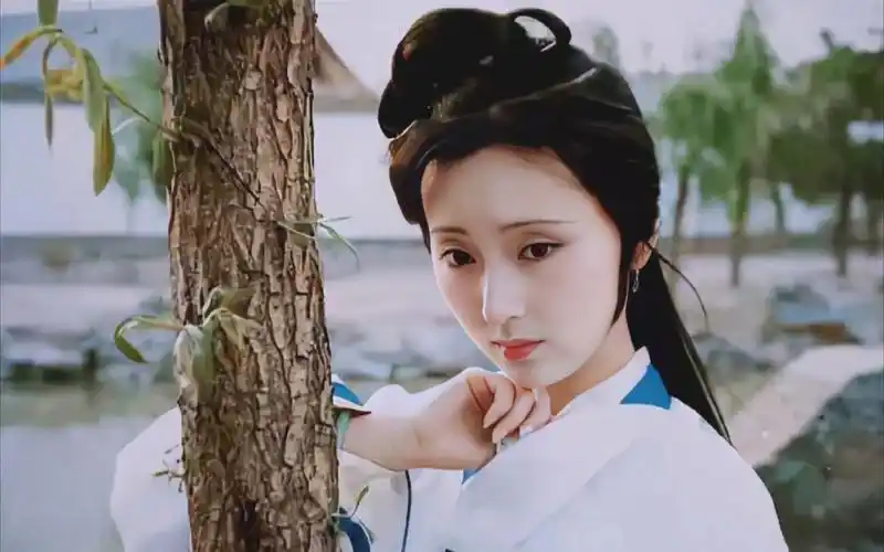 解读87版《红楼梦》第58集:林黛玉心碎葬花,贾宝玉真情表白