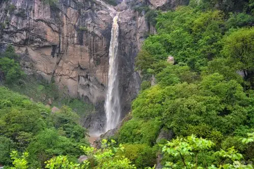 南召百尺潭雨中即景【1】