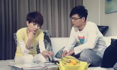 你嫁过来就是一家人了,不要胳膊肘往外拐,"孙露听了老公说的话非常