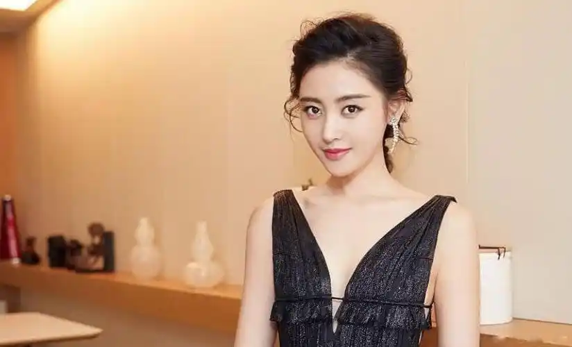 张天爱的年龄一直都是一个谜,网上传的年龄也是各种各样,有说1988年的