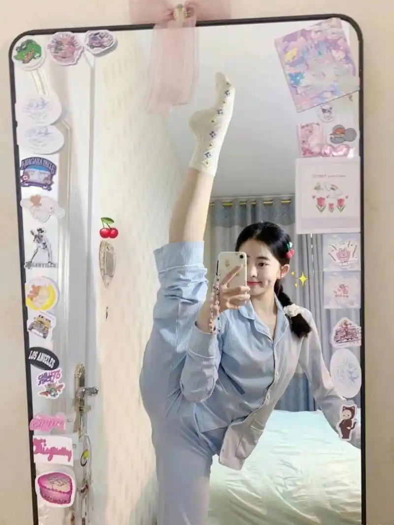 传说中的一字马.对于女孩子来说就这么简单吗?