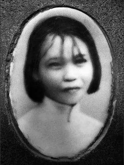 她被鬼子钉在树上遭受非人的折磨仍坚贞不屈牺牲时才24岁