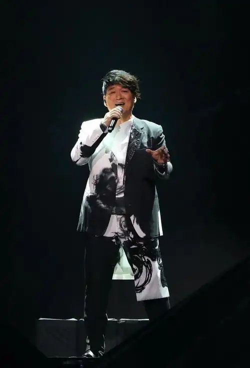 周华健小巨蛋演唱会:出动5台提词机,齐豫献唱,李宗盛等现身_网易订阅