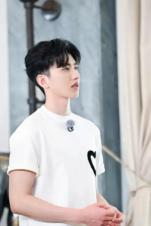 撕名牌大战热血回归,蔡徐坤再展游戏王者魅力