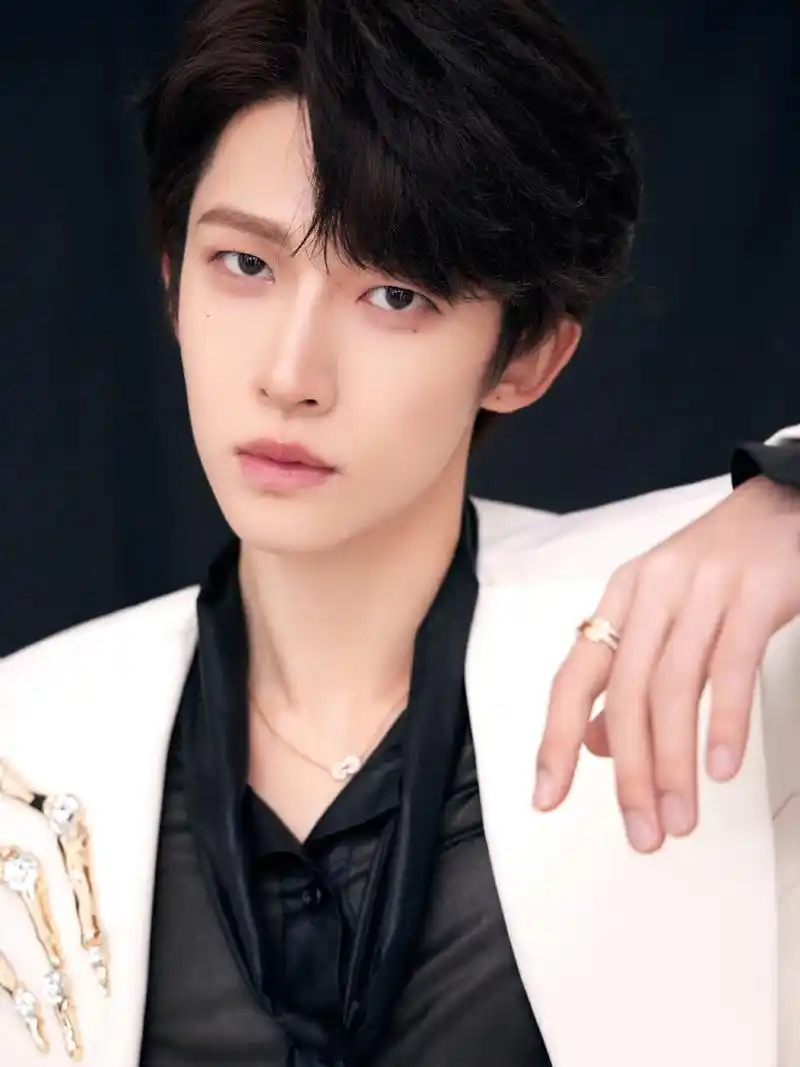 翩翩贵公子,温暖且如玉,#刘宇是贵公子吧#每一次的造型都让人惊艳