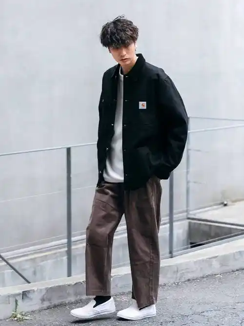 腿短的男生穿什么裤子男生黑色外套搭配什么颜色的裤子