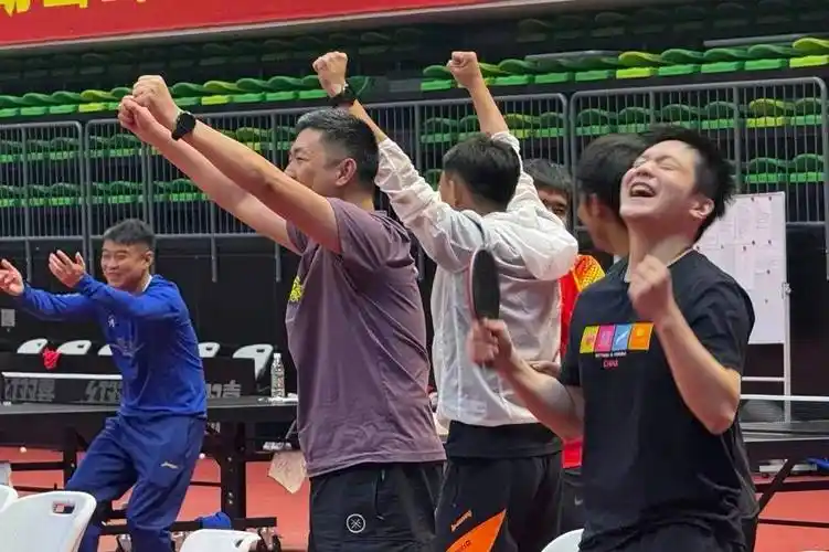 朱雨玲公布恋情,马龙击败孙颖莎,樊振东击败王曼昱_国乒头_选手_训练