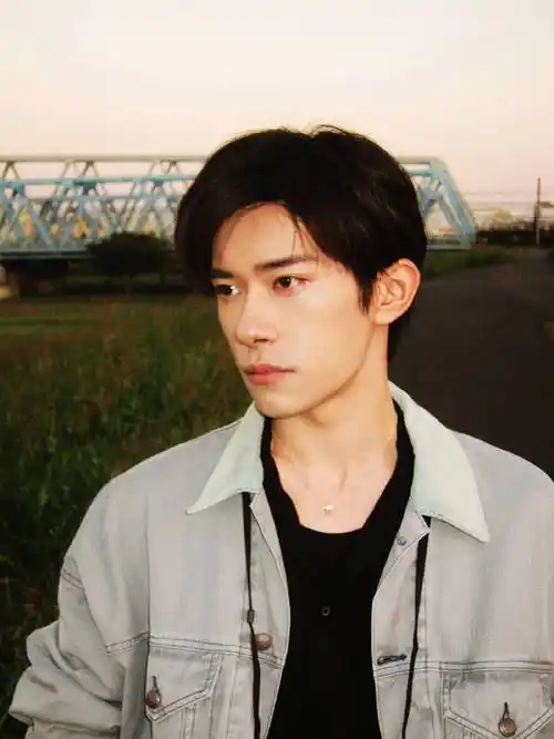 原创易烊千玺的小小的我官宣定档他用作品一点点摘掉流量标签