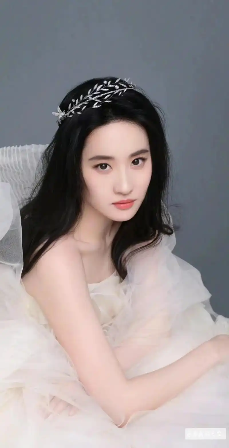 刘亦菲好像身上就自带清新脱俗的气质,让人不 - 抖音