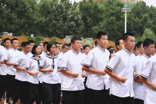 西安铁一中学举行2020秋季开学典礼:《开学第一课》的他是校友