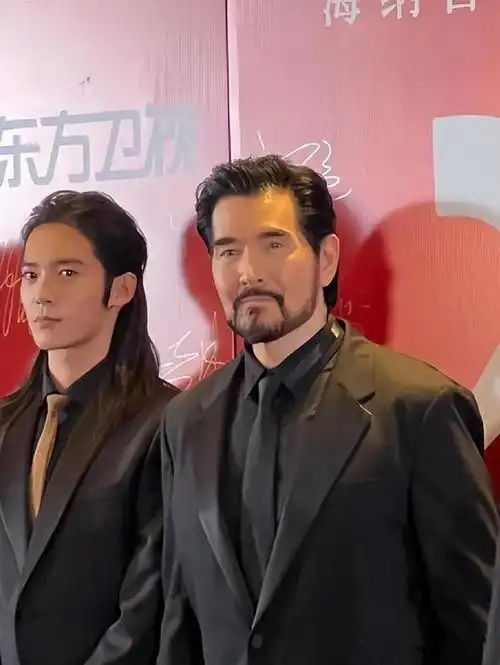 上海国际电影节,周冬雨造型翻车,周润发裤子惊人,王源憔悴长痘|倪妮