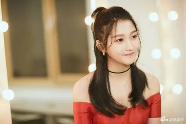 关晓彤跟谁恋爱呢,关晓彤跟谁恋爱呢图片