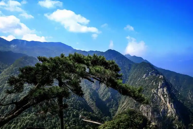 "庐山第一奇观"—三叠泉,有"不到三叠泉,不算庐山客"之美句