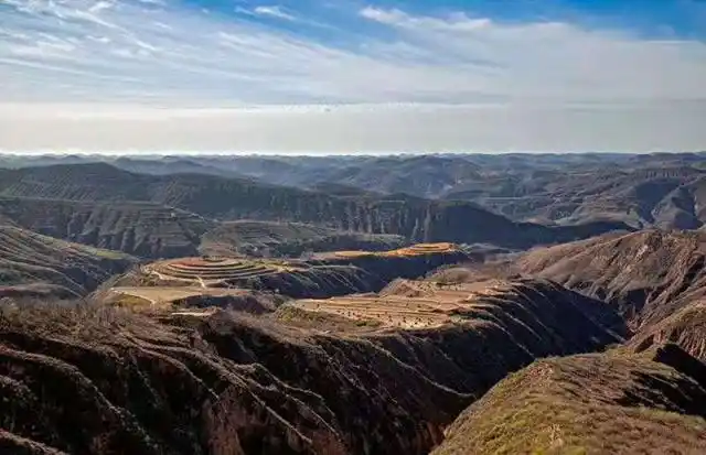 美图欣赏:陕北的圪梁梁