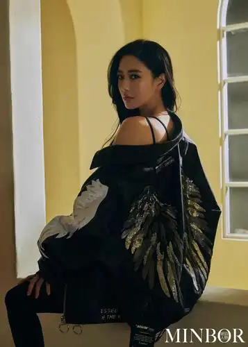 克拉拉写真大片曝光慵懒淡然展示真正的自我