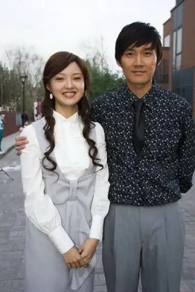 p>傅晶,1977年3月19日出生于湖北省武汉市,中国内地女演员, a target