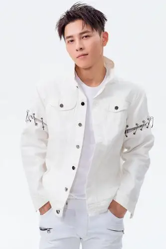 洪尧最新写真曝光 "最帅门客"秒变玩酷boy