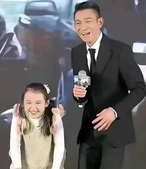 刘德华和他老婆对女儿的爱啊,真的是特别让人感动.