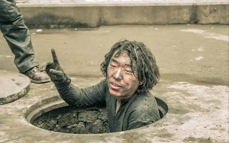 疯狂的石头:黄渤成名之作,成本300万狂揽2300万票房,经典黑色幽默喜剧