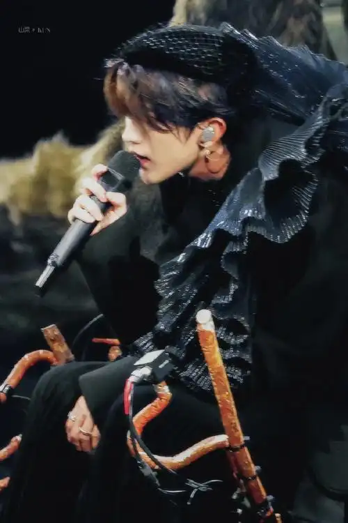 《怪》怪#蔡徐坤怪上线一周年#3737 3738 3739壁纸97