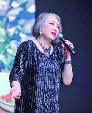 卢宛茵栋笃笑圆满举行