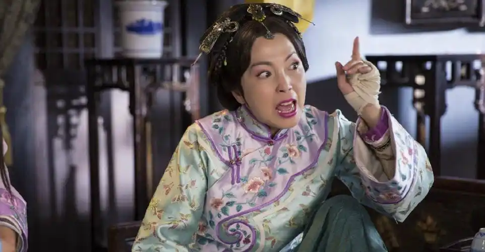 石榴姐苑琼丹56岁再出山自曝靠安眠药助眠只因太讲义气