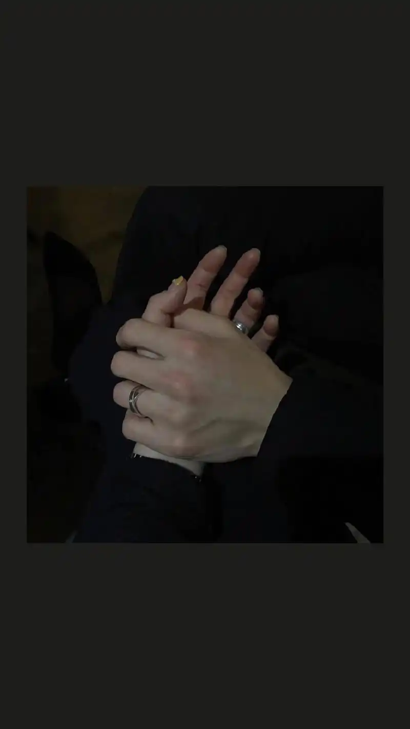 情侣牵手高清手机壁纸