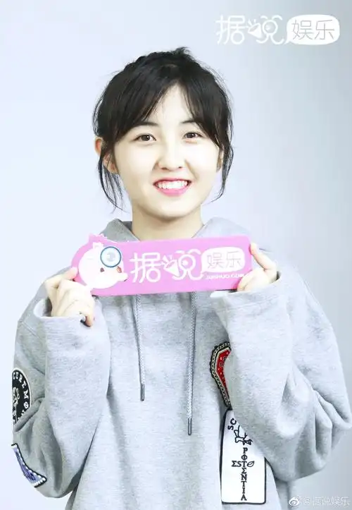 娱乐 转发评论本微博,抽3个枫蜜送签名照 676767@张子枫后援会