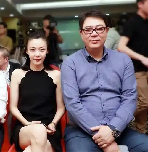 高亚麟:凭借夏东海走红,为拍戏抵押房产,与妻子无儿女恩爱16年_时玮