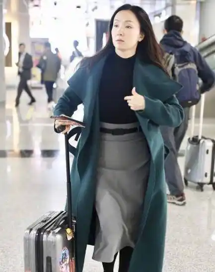 宽松款t恤被他穿成紧身款,大腹便便哪像男明星_陶虹_身材_照片