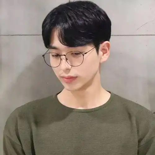 男生三七分烫发发型