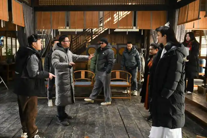 横店片场不打烊6000多名剧组工作人员春节坚守岗位