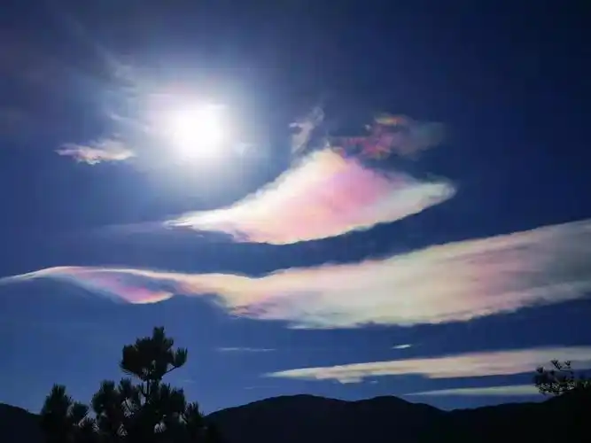 丽江的"七彩祥云"