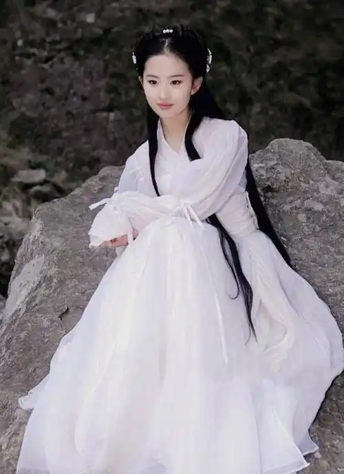 原创5版《神雕》小龙女:刘亦菲经典,陈妍希不算差,最新版不忍直视